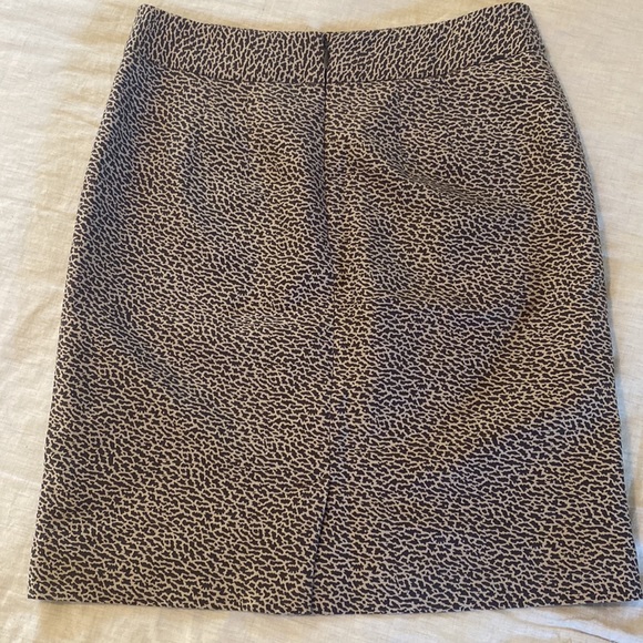 Size 4P animal print pencil skirt from LOFT. No signs of west and tear - Picture 2 of 2